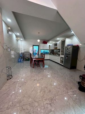 Rent a full interior house next to the 5*20 meters Alonmall supermarket.