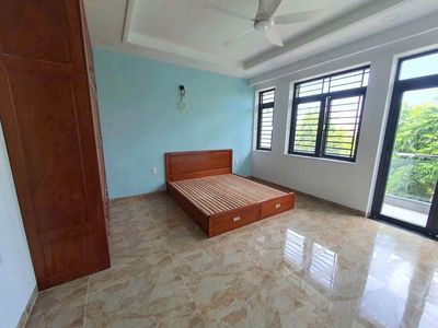 I'll rent 1 / 2 L 5 bedrooms, 4 free toilets