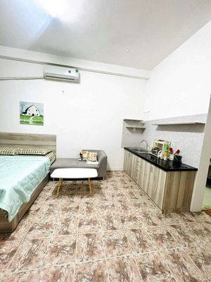 We need to get to Nguyễn Văn Thủ. 1 8 bedrooms.