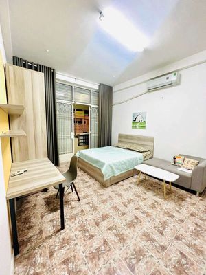 We need to get to Nguyễn Văn Thủ. 1 8 bedrooms.