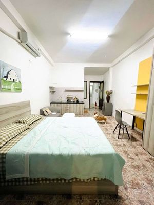 We need to get to Nguyễn Văn Thủ. 1 8 bedrooms.