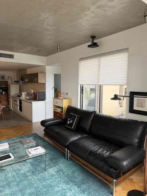 A large four-year-old county bedroom offered a full-on interior of 60 m2 near the center.