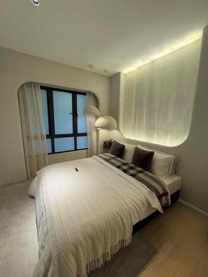 The student contract has interior near District 1 near school.