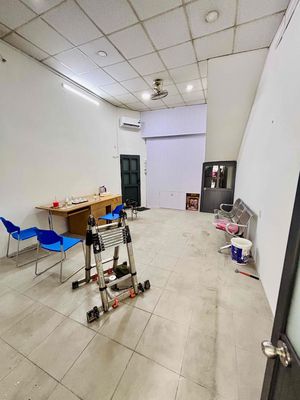renting a front house on Ngô Gia Tự Street.