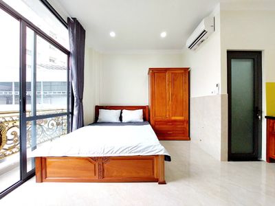 The balcony room is open near the Queen's Market.