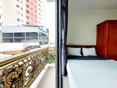 The balcony room is open near the Queen's Market.