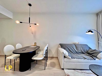 Renting the Guardian 1 bedroom 56 m2 One Verandah District 2.