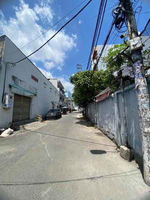 to rent the Phan Anh warehouse, 8 x 20 meters, corner