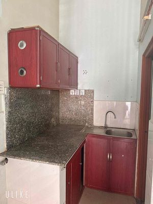 1 st house. 1st floor of Bank Front.
