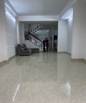 Renting an alleyhouse 453 a.m. A Lê Văn Sỹ through 240 Suts.