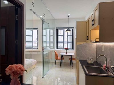 It's the owner of the new super apartment. 100 percent break-in kitchen.