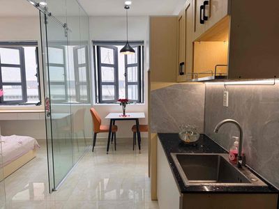 It's the owner of the new super apartment. 100 percent break-in kitchen.