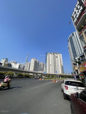 Rent a Nguyễn Hữu Cảnh cash building, Bình Thạnh area 450 meters.