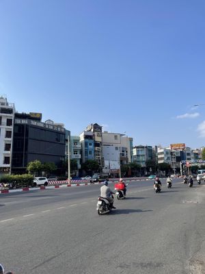Rent a Nguyễn Hữu Cảnh cash building, Bình Thạnh area 450 meters.