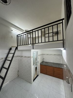Rent a room with a guard, air conditioning.