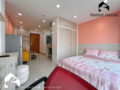 Rent a kitchen room with a nice balcony in the 10th.