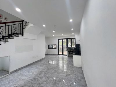 The east hall, the Long Hall, completes four bedrooms, prices: 12 million a month.