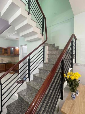 Rent the original house near Long Trường in 9th.