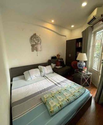 So let's rent out a service apartment/homes hand (10 bedrooms,11 toilets) 4 floors,Hồ Hảo Hớn,qu