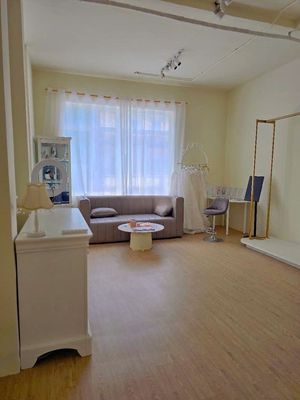 Rent a county ceiling. A 12 X21 M M M 2 floor.