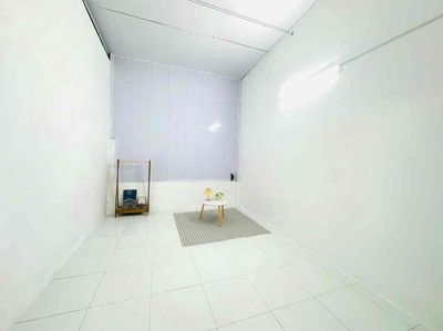 room 25 M2 wide inside
