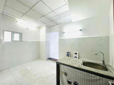 room 25 M2 wide inside