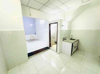 room 25 M2 wide inside