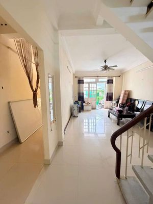 Renthouse cmt8, near Itr Park, campus 6 x14-three floors, 4 large bedrooms, 3 toilets