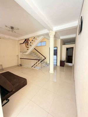 Renthouse cmt8, near Itr Park, campus 6 x14-three floors, 4 large bedrooms, 3 toilets