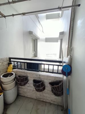 It's the owner of the apartment. 4 Sriverside, 17th and Hiệp Bình Chánh.