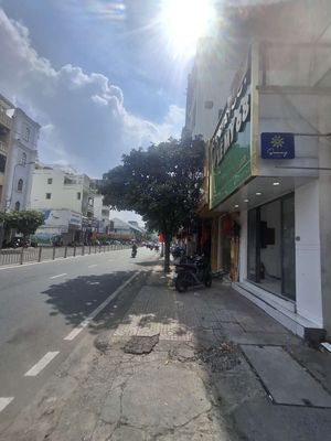Rent one Trần Hưng Đạo, 5th. 4.2 X 22.5 meters, 4 floors.