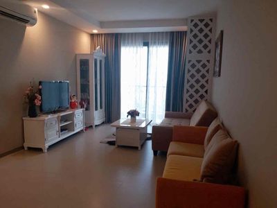 Two bedrooms. Two bathrooms. 80 meters. Full The Gold View interior.