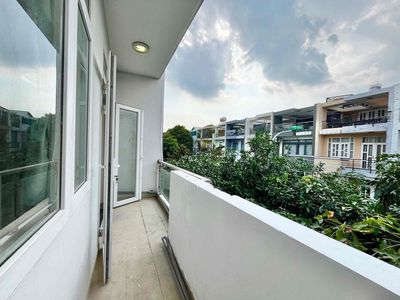 Seven million and five service apartments, two balcony bedrooms, near Parley Malone.