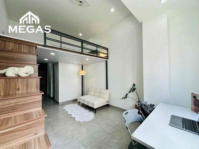 Mini High House 24-7. Right on the 7th Street near Huflit, ueh