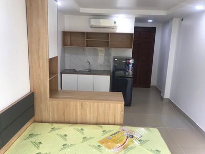 Rent an apartment near Saigon, Ivs Bridge, big balcony, full interior of District 3.
