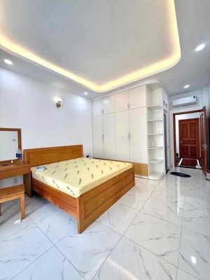 4th floor rent 4 meters x 20 meters 5 bedroom 8 meters south