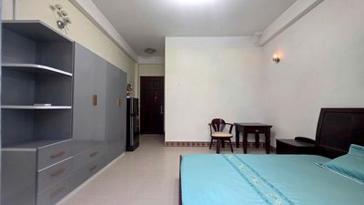 High-end motel, 3-Full interior, private passageway, downtown.