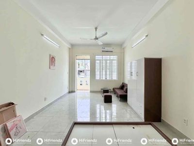 It's a super large kitchen room, and it's a four-man family near the University of Hie.