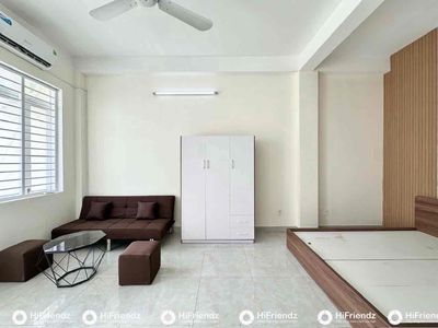 It's a super large kitchen room, and it's a four-man family near the University of Hie.