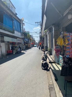 Renting an alley 6 M Lạc Long Quân 3 floors 4 x 15 is 16 million Tân Bình bedroom