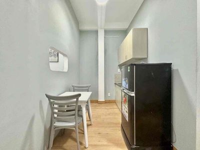 It's the owner of a mini building. A nice Bancol bedroom, right now.