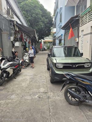 To rent one-to-one-oh-Tân Phú-11 million-three bedrooms.-4-40-15 M-car parking.