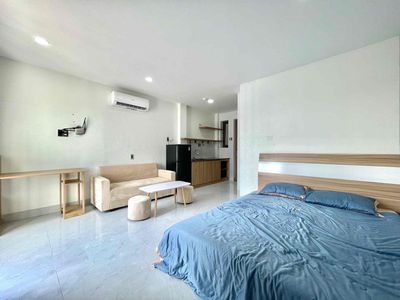 The cool balconies studio moves through central districts.