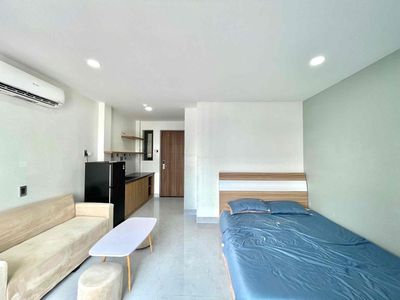 The cool balconies studio moves through central districts.