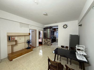 Rent a Tôn Thất Thuyết 2 bedroom. A 4th district toilet.
