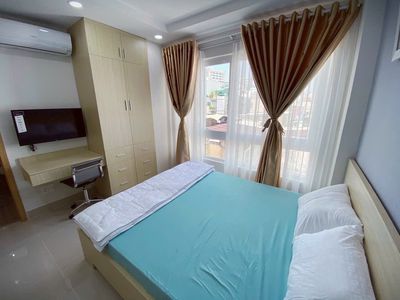 Renting an apartment near the New York Market, cv lv8, large windows of the District 3 interior