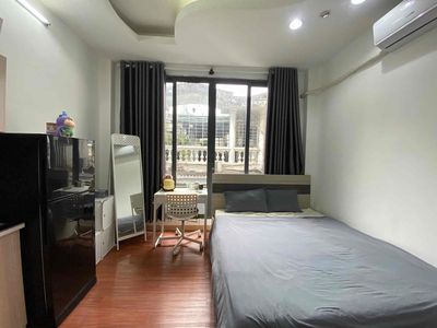 Rent a room at the Nguyễn Đình Chiểu Park Park.