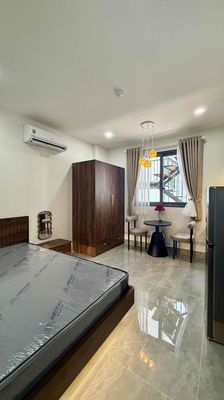 Show me Zhang's new apartment. The super-looking, super-looking elevator vault
