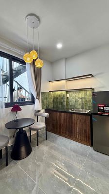 Show me Zhang's new apartment. The super-looking, super-looking elevator vault