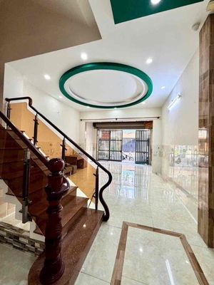 The fire zone house is 5 x 16 meters, 4 floors full of furniture renting 22 million a month